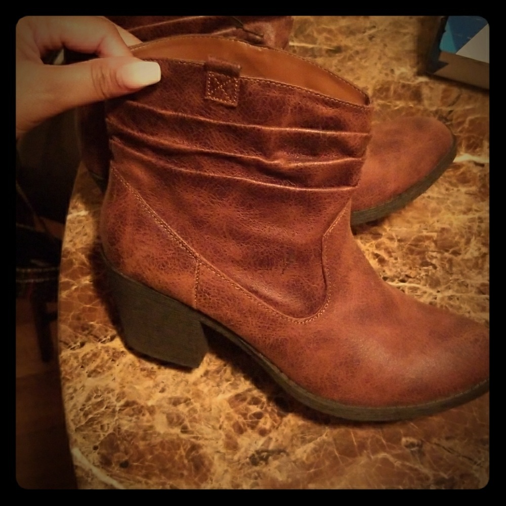 Arizona Booties Sz 8.5/9